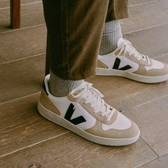 V-10 LEATHER WHITE BLACK SAHARA