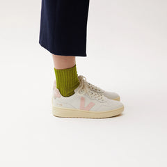 V-90 LEATHER WHITE PETALE